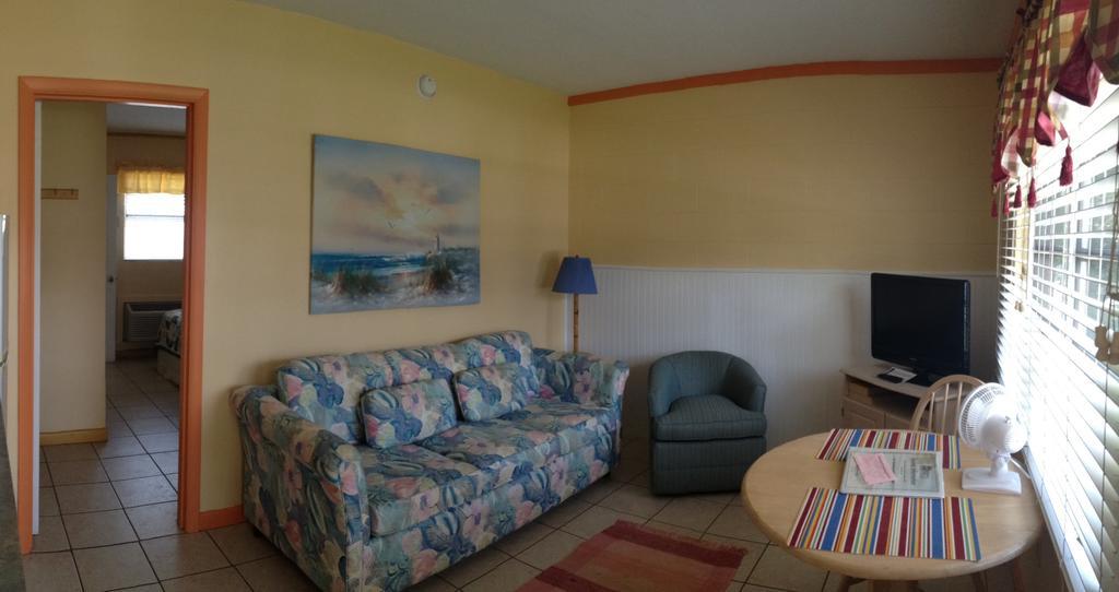 Pelican Post - Bradenton Beach Motel Exterior photo