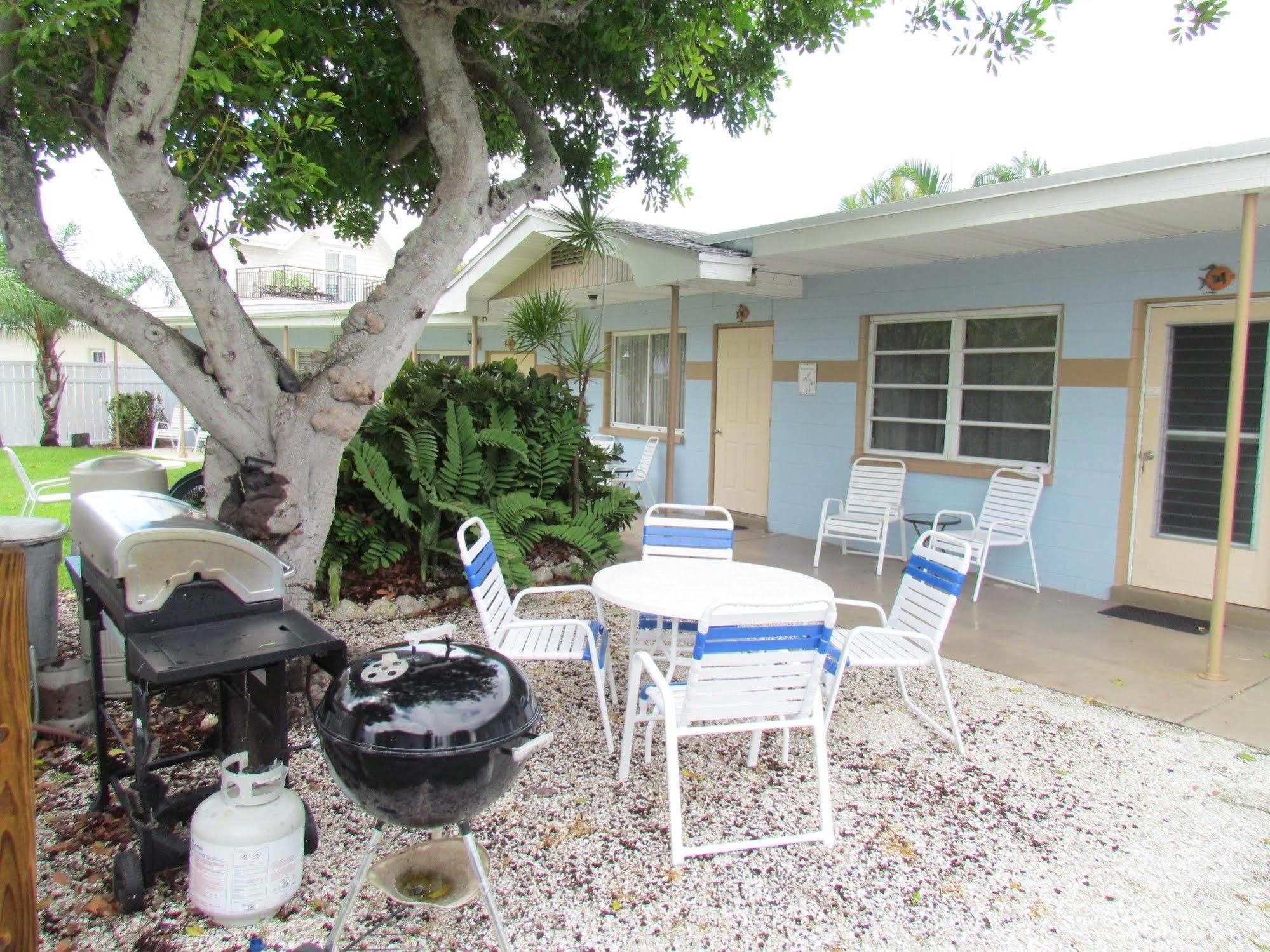 Pelican Post - Bradenton Beach Motel Exterior photo